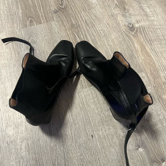 Gianvito Rossi Chelsea Booties - Picture 5 of 6